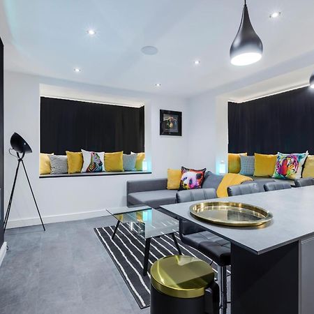 Two Bed Modern Apartment 5Min Walk To Town Centre With Free Parking ! Under New Management ブラックプール エクステリア 写真